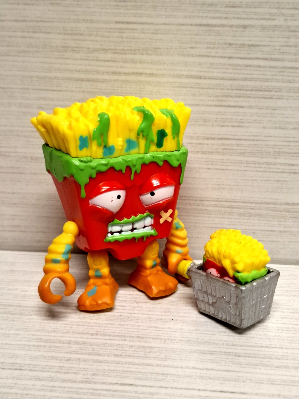 Moose Toys 2015 The Grossery Gang S3 Action Figurine - Complete Fungus Fries